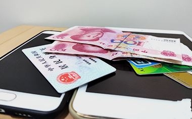 贷款逾期不还信用卡会被停止使用吗？